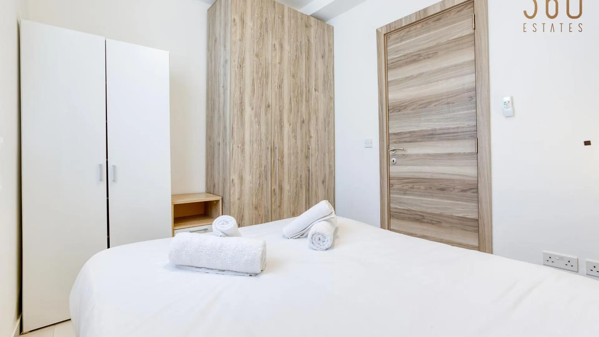 Sunny 2Br Penthouse With Spacious Rooftop Terrace By 360 Estates San Gwann Apartment