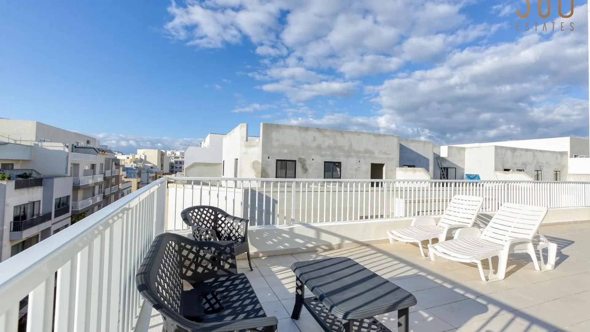 Sunny 2Br Penthouse With Spacious Rooftop Terrace By 360 Estates San Gwann Apartment