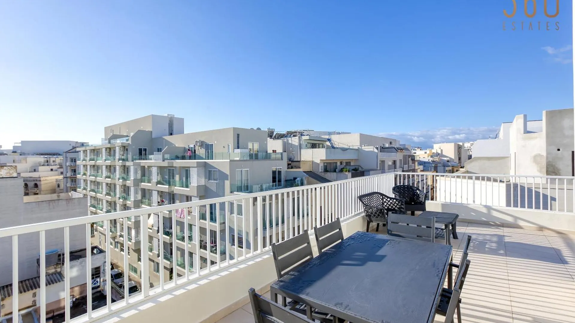 Sunny 2Br Penthouse With Spacious Rooftop Terrace By 360 Estates San Gwann 0*,